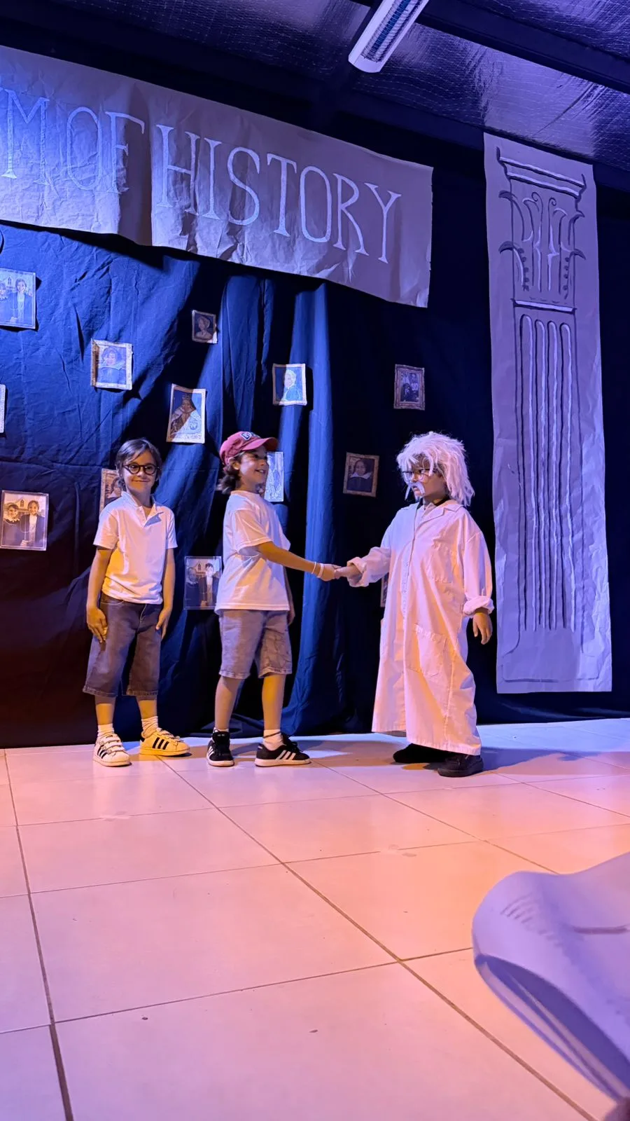 Alumnos de Primaria en una puesta en escena del proyecto anual